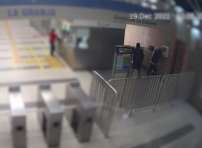 Detienen a miembros de banda que robaba desfibriladores del metro de ...