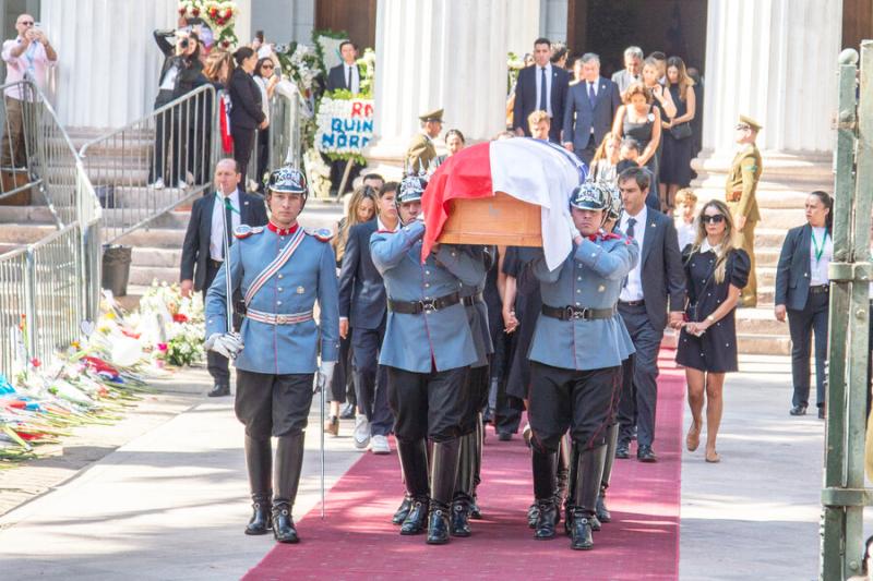Aton - Homenaje a Sebastián Piñera
