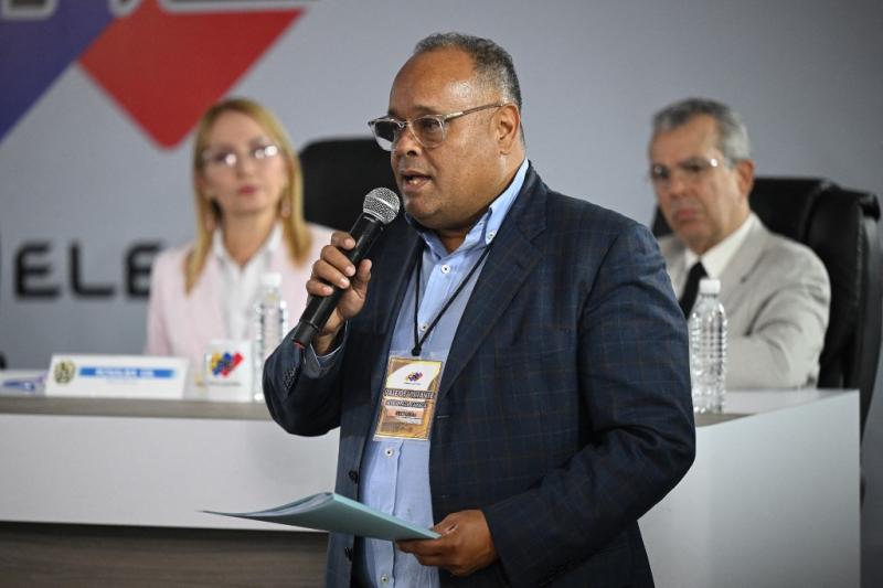 Exrival de Chávez enfrentará a Maduro tras bloqueo a coalición opositora venezolana