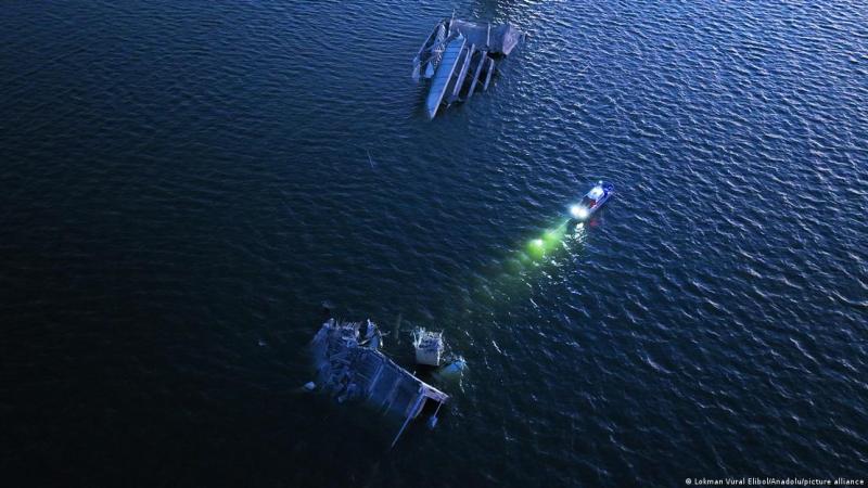 Autoridades buscan de posibles vehículos sumergidos bajo las aguas del río de Baltimore