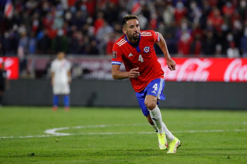 Aseguran que Gareca prepara el retorno de Mauricio Isla a La Roja. / Agencia Uno