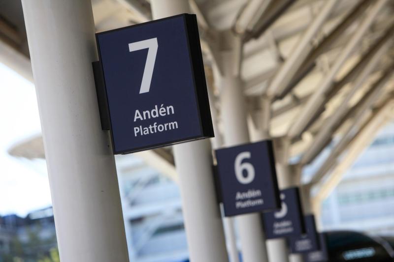 Agencia Uno - Estados Unidos hace llamado a utilizar taxis autorizados en Aeropuerto Arturo Merino Benítiez