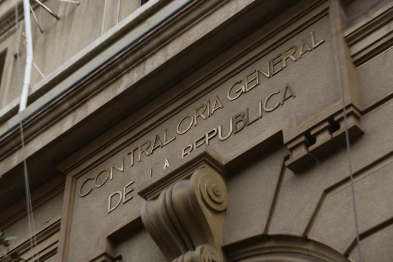 Agencia Uno - Contraloría abrió sumario por funcionarios acusados de jugar cartas Magic en horario laboral