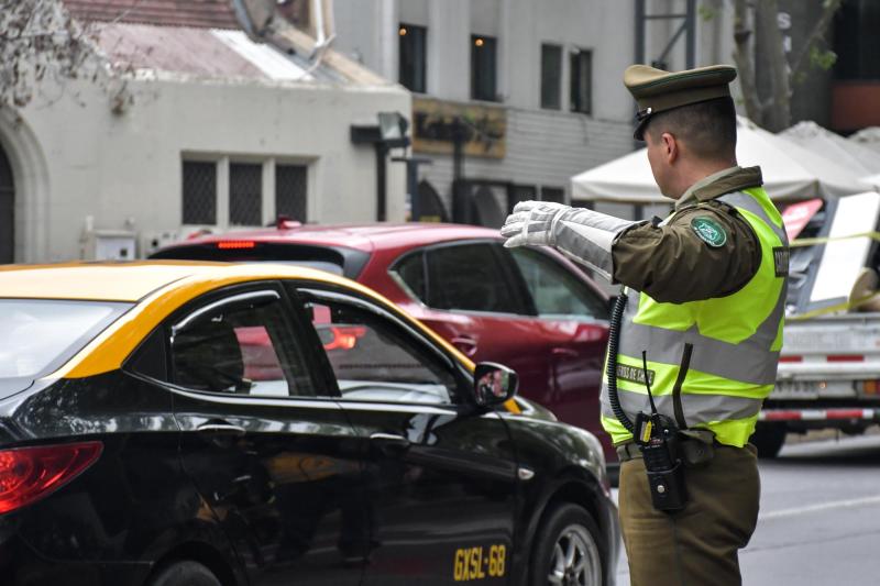 Agencia Uno - Taxis y buses deben pagar en mayo el permiso de circulación 2024