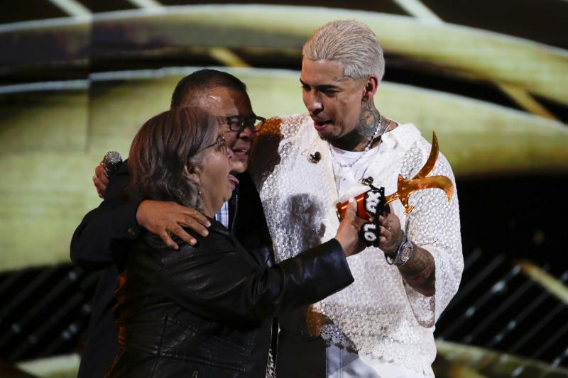 Young Cister y sus padres - Agencia Uno