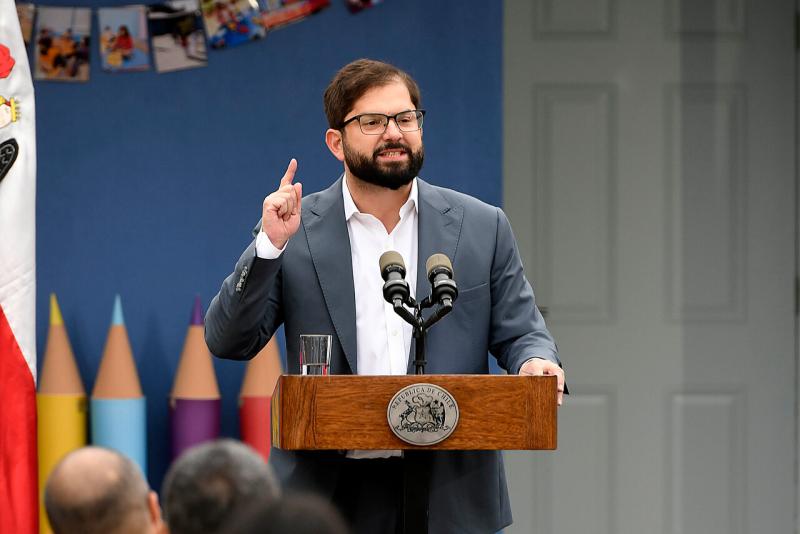 Cadem: Presidente Boric termina su segundo año con 27% de aprobación