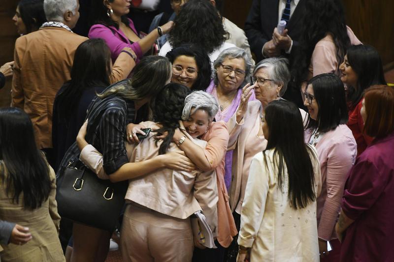 Congreso aprueba Ley Integral contra la violencia hacia las mujeres - Agencia Uno