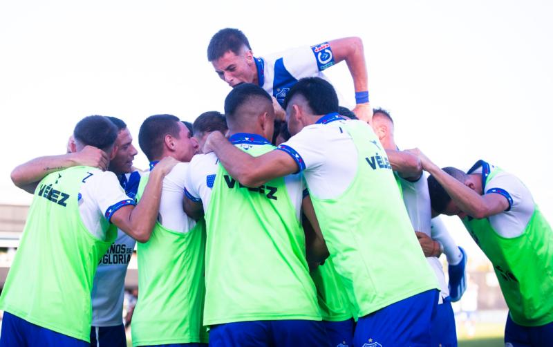 Cuatro jugadores del Vélez de Gustavo Quinteros fueron denunciados por abuso - Crédito:@Velez