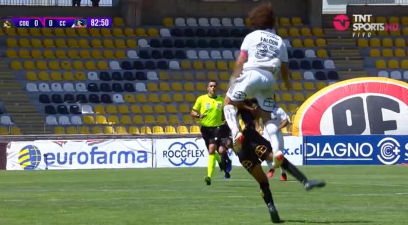 Dixon Contreras sufrió grave lesión tras choque con Maxi Falcón - Crédito: Captura.