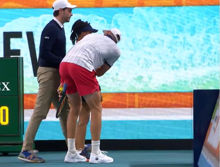 Nicolás Jarry pasó susto luego de darle un pelotazo a una niña alcanzabalones. / Foto: Captura