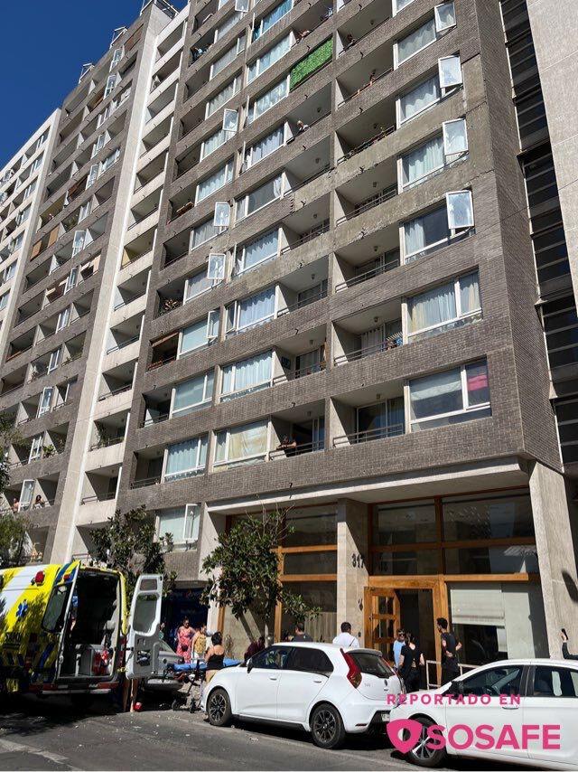 Estadounidense queda en riesgo vital tras caída de escombro de edificio - Sosafe