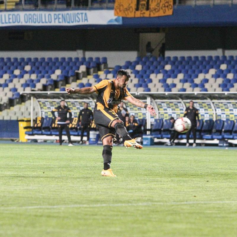 Patricio Jerez y su golazo por Fernández Vial / Créditos: Fernández Vial, Instagram