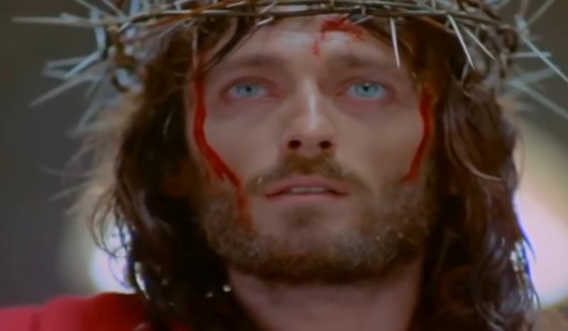 Captura - Robert Powell en "Jesús de Nazaret" (1977)