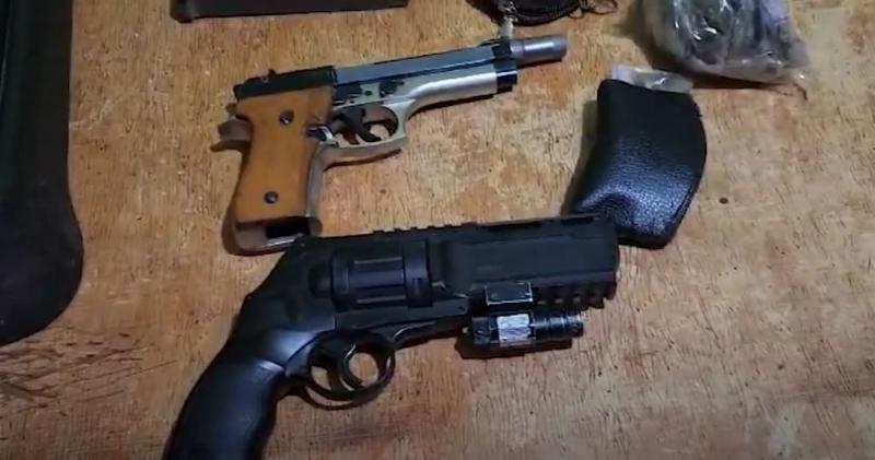 Armas incautadas en allanamientos a Los Guatones