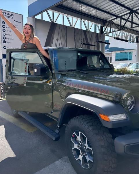 Naya Fácil y su nuevo auto - Instagram