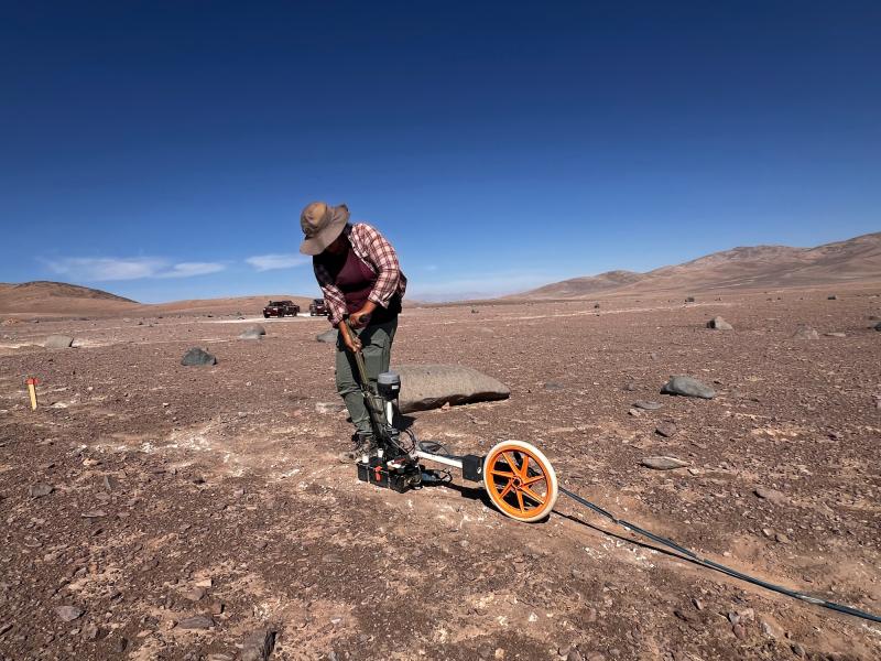 NoShade - Con un georradar es una de las técnicas con que analizan los polígonos en el Desierto de Atacama