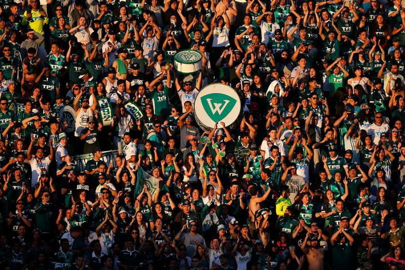 Santiago Wanderers considera que es el cuarto equipo con más abonados del fútbol chileno - Crédito: Photosport.