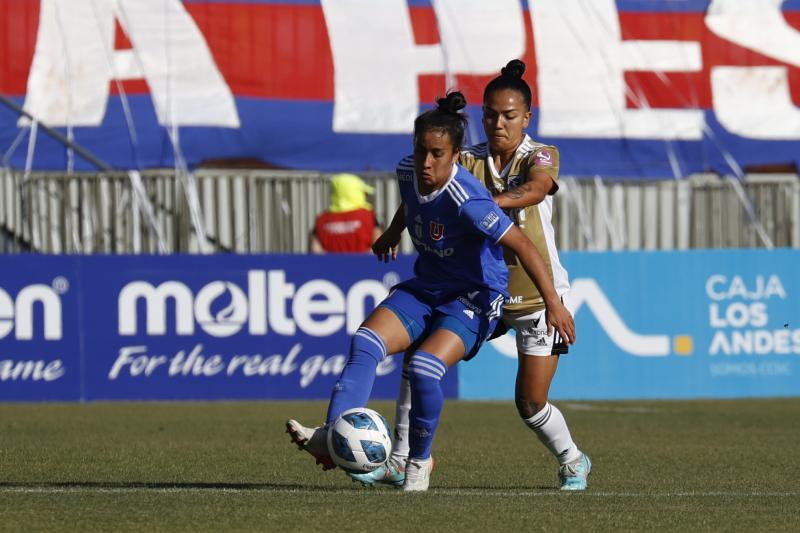 U de Chile y Colo Colo se enfrentan en el Superclásico femenino - Crédito: Photosport