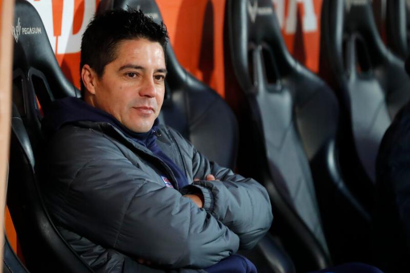 Rodrigo Valenzuela dirigirá su primer partido como DT interino de la UC - Crédito: Photosport.