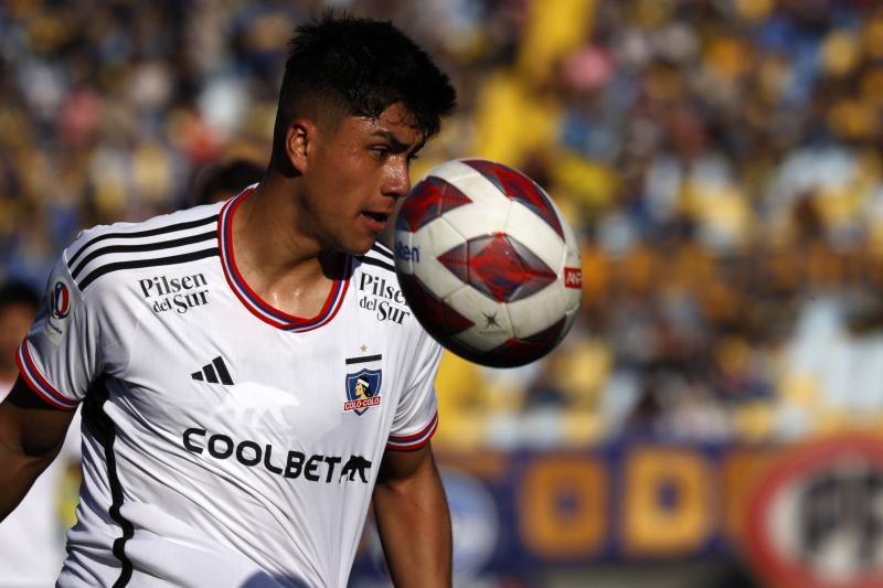 Damián Pizarro y Carlos Palacios estarían distanciados en Colo Colo / Photosport