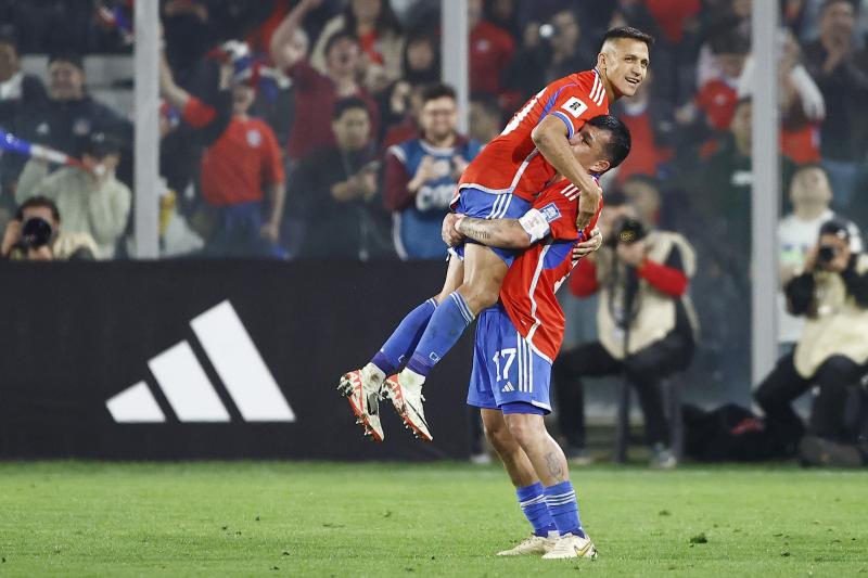 Alexis Sánchez alcanzará a Gary Medel con importante marca en la Roja. / Photosport