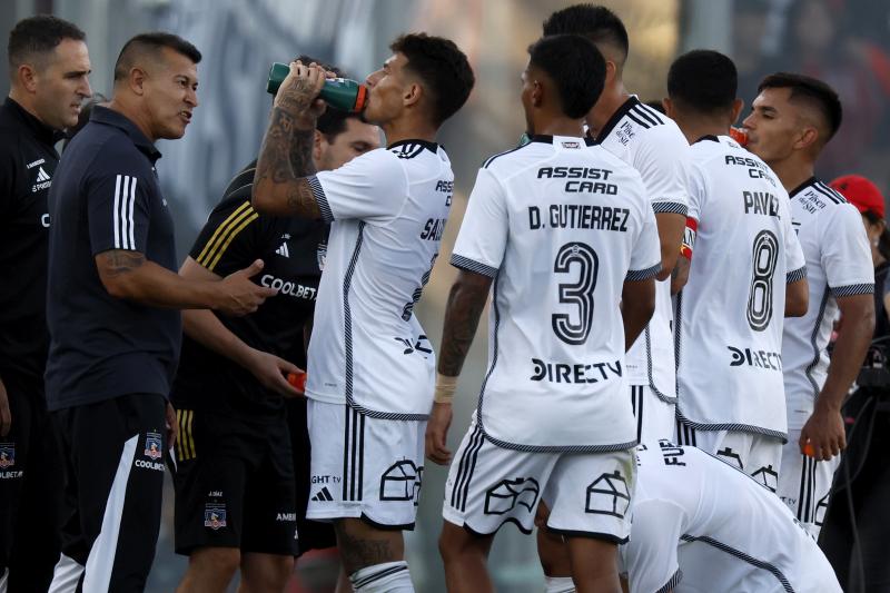 El plantel de Colo Colo continúa negociando los premios con la dirigencia de Blanco y Negro - Créditos: Photosport