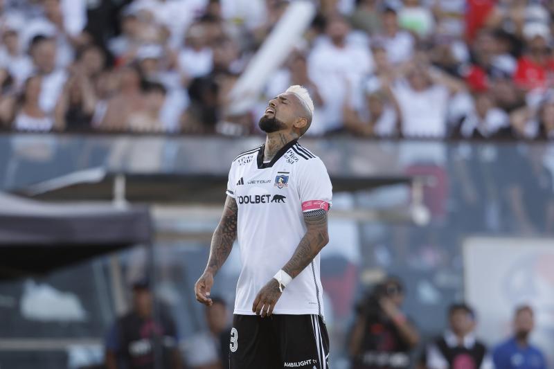Arturo Vidal volverá a ser baja en Colo Colo y suma críticas. / Photosport