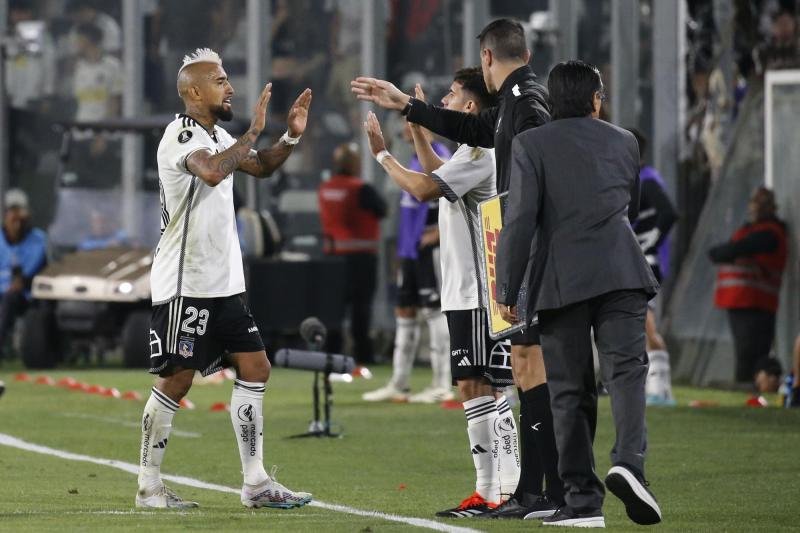 Aton - César Fuentes ingresó por Arturo Vidal en el triunfo de Colo Colo sobre Sportivo Trinidense