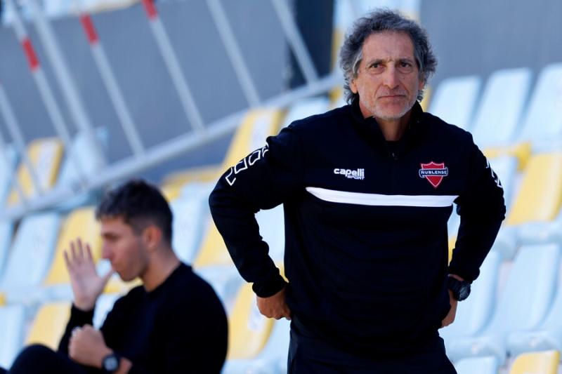 Mario Salas vio la roja en la caída de Ñublense ante Everton - Crédito: Photosport.