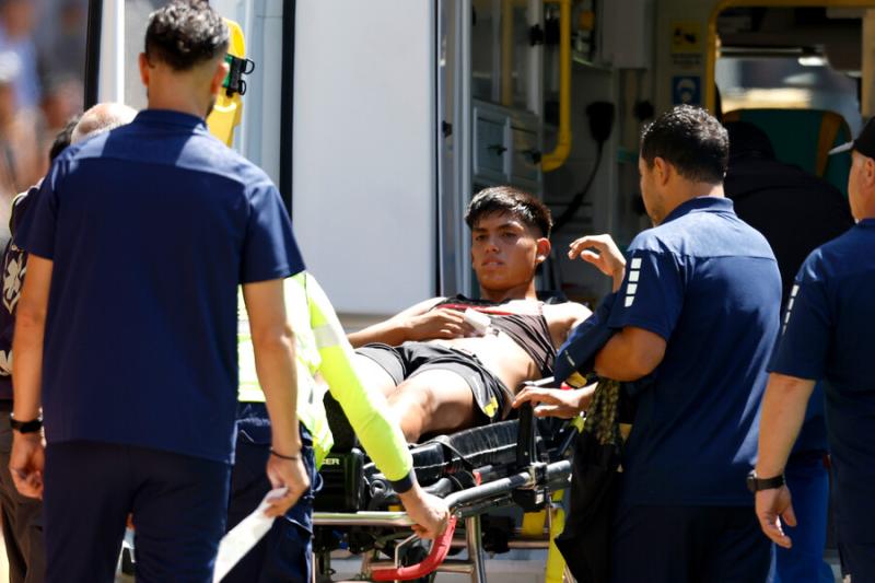 Dixon Pereira sufrió grave lesión tras choque con Maxi Falcón - Crédito: Photosport.