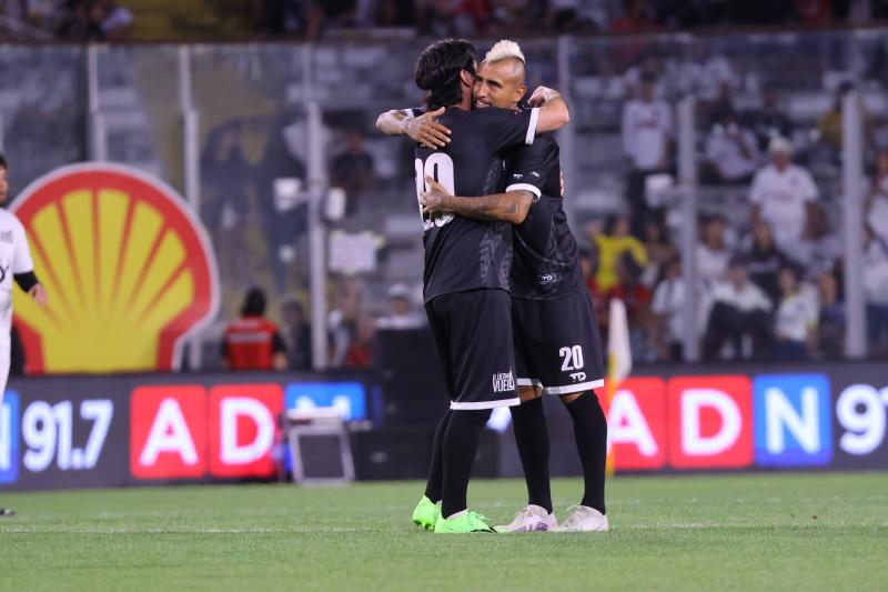 Arturo Vidal participó en la despedida de Jaime Valdés - Créditos: Photosport