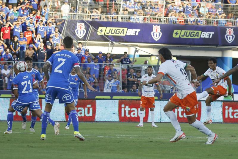 El golazo de César Munder que puso la igualdad parcial entre Cobresal y U de Chile - Créditos: Photosport