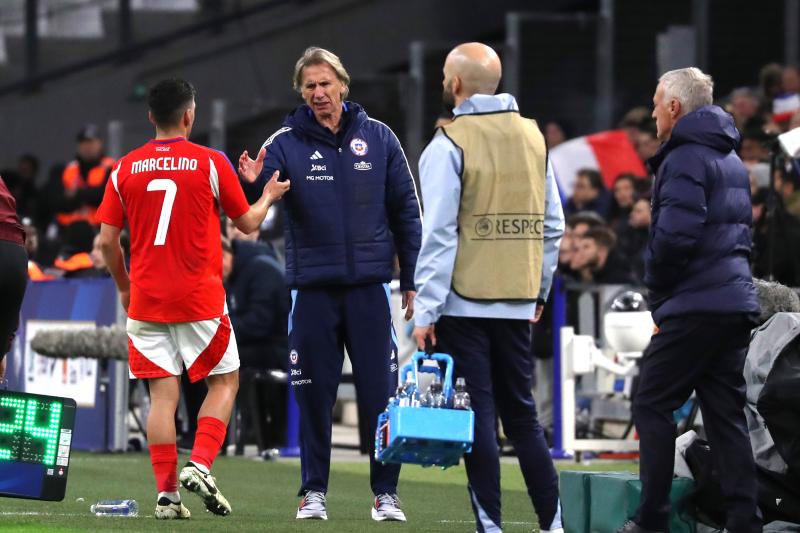 Ricardo Gareca hizo un balance positivo tras debutar con la Roja - Crédito: Photosport