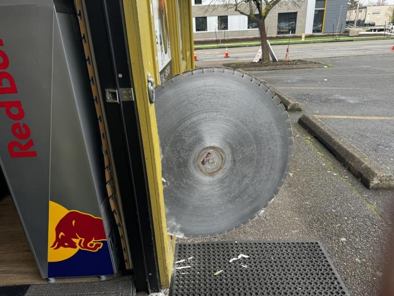 Hombre de ser cortado por una sierra en Estados Unidos - Kezi