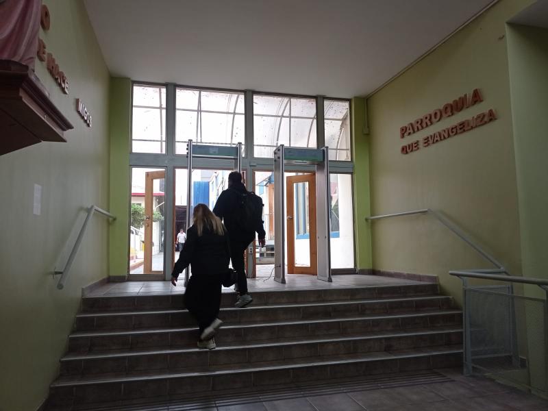 T13 - Colegio de Valparaíso instaló detectores de metales