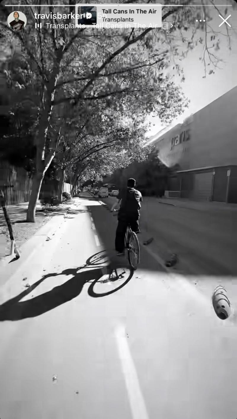Instagram - Travis Barker paseando en Santiago