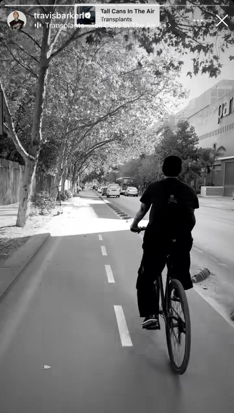 Instagram - Travis Barker paseando en Santiago