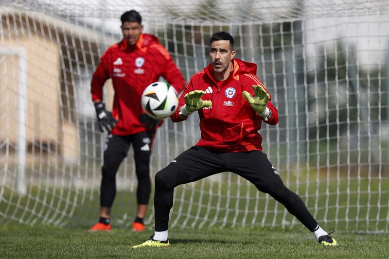Claudio Bravo se quedó con inédito récord en la Roja - Crédito: @LaRoja.