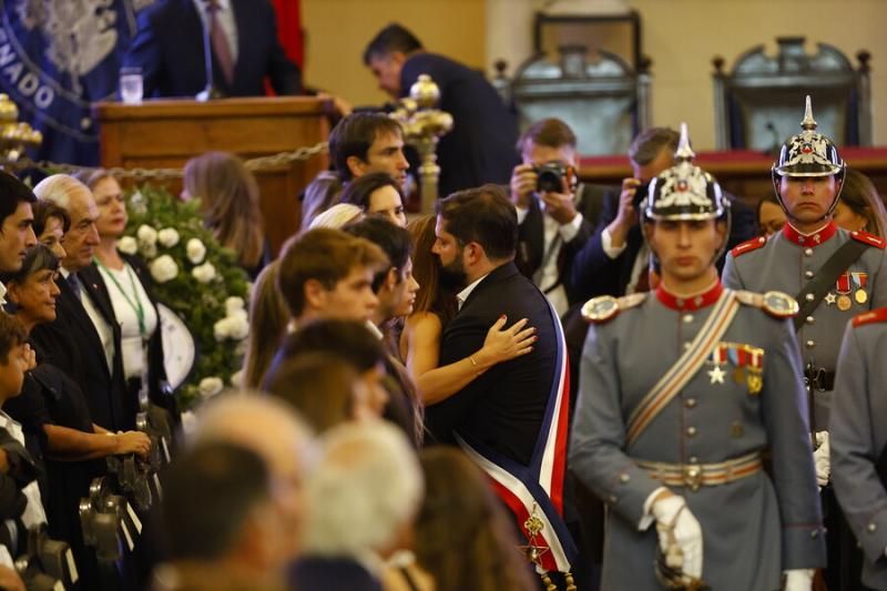 ATON - Presidente Boric con familia de Piñera
