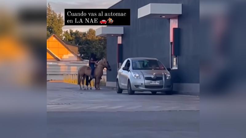 Instagram - Instagram - Jóvenes de Talca llegaron montadas a caballo a comprar comida rápida