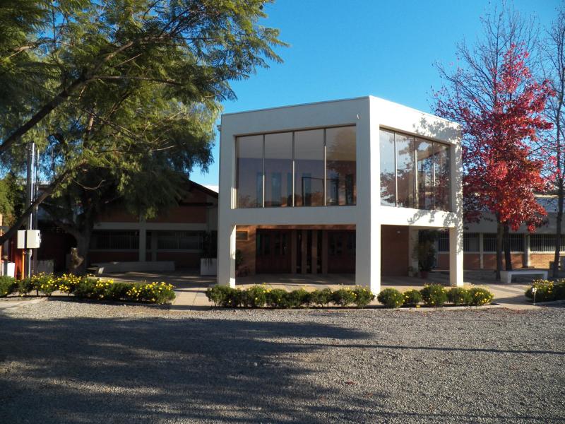 Facebook Colegio de María de Talca - Estudiantes regalan dinero a profesor