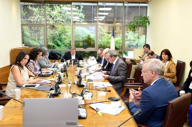 Agencia Uno - Comisión de Hacienda del Senado