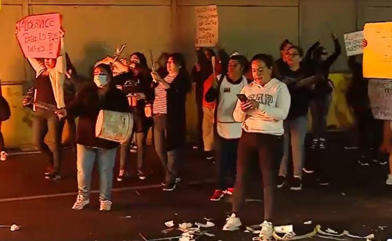 Protesta de manipuladoras de alimento en Peñalolén