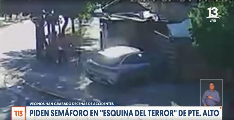 T13 - Un vehículo ingresó al patio de una casa tras choque en Puente Alto