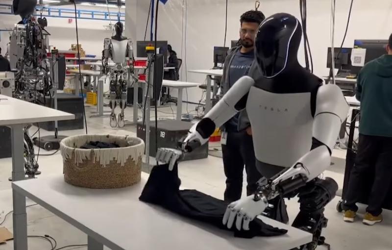 Robot humanoide de Elon Musk es capaz de realizar tareas domésticas