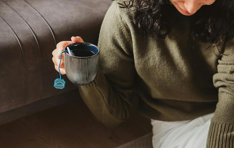 pexels.com (Gülşah Aydoğan) - Mujer tomando té
