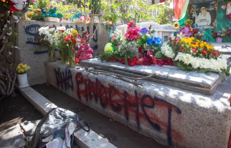 Agencia Uno - Vandalizan tumba de Víctor Jara