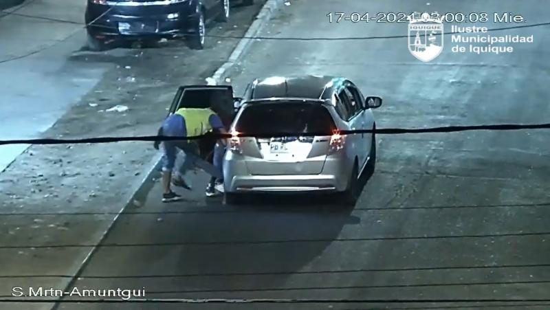Gentileza - Captan a tres sujetos subiendo a hombre a la fuerza a vehículo en Iquique