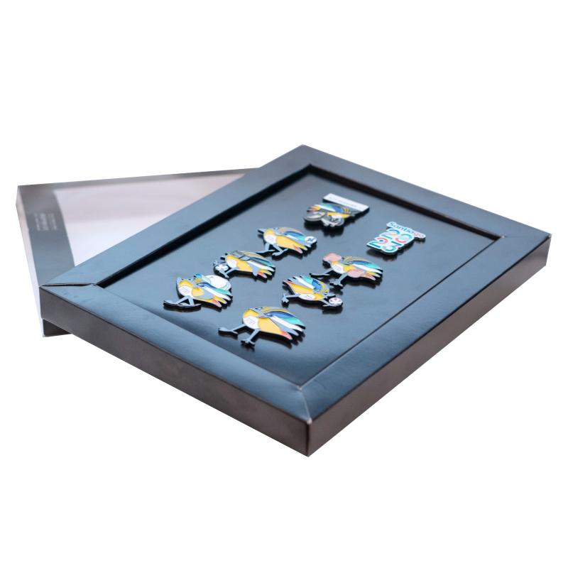 Kit de pines de Fiu y Santiago 2023