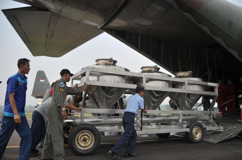 AFP - Preparativos para la siembra de nubes en Indonesia